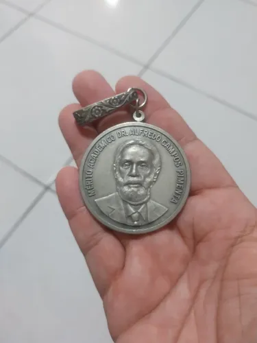 Medalha comemorativa de Mérito Acadêmico Dr. Alfredo Campos Pimenta