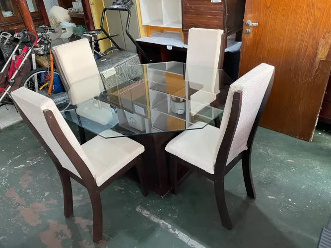 Mesa de Jantar com Tampo de Vidro e 4 Cadeiras 