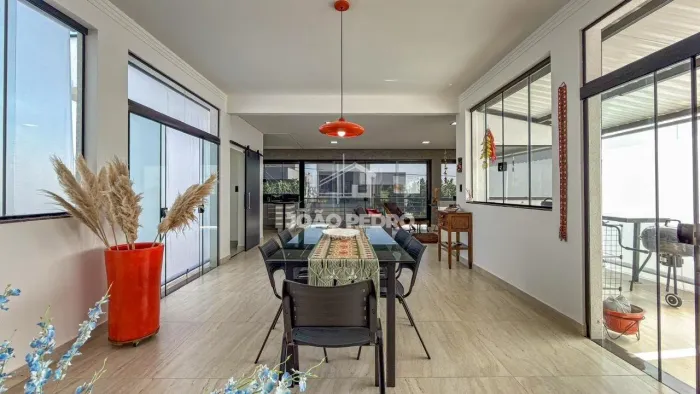 Casa no Condomínio Cyrela | 3 Dormitórios, 2 Suítes, Gourmet e Quintal com Jardim