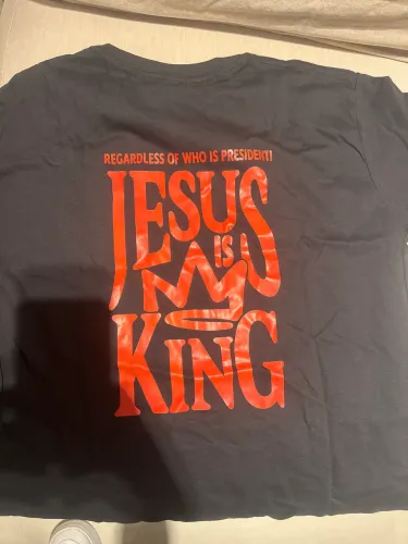 Camiseta Jesus is king