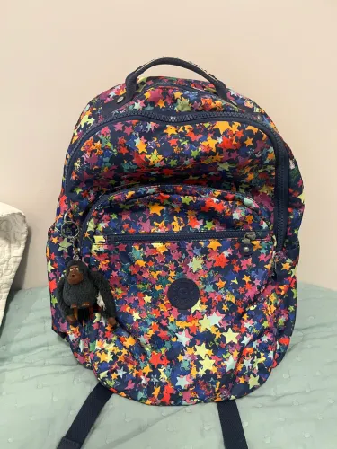 MOCHILA KIPLING SEOUL estrelas coloridas