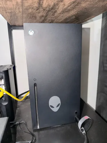 ? Xbox Series X 1TB + GTA VI + COD MW4 + FC 27 + 2 Controles