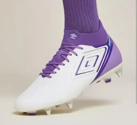 Chuteira Umbro Adamant top speed Trava mista