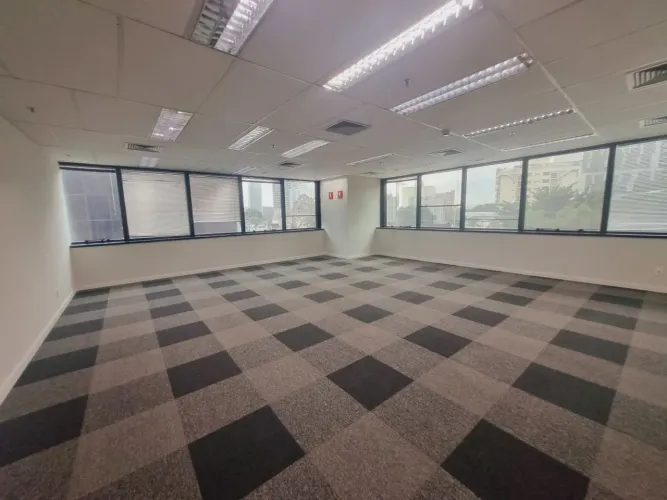 Sala comercial na Avenida Eusébio Matoso, 1375 - Conjunto 201/202  775 m²