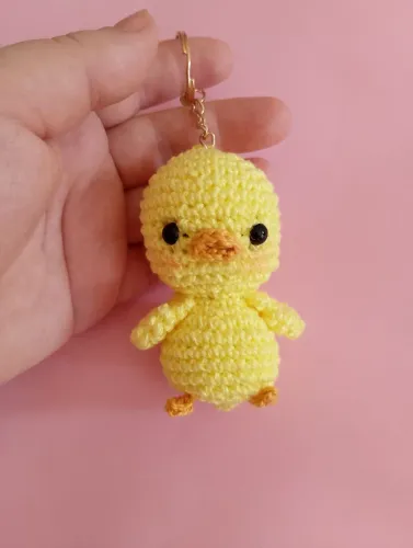 Chaveiro Pintinho de Crochê Feito a Mão 8 cm