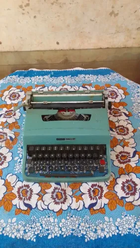 Máquina escrever olivetti lettera 32