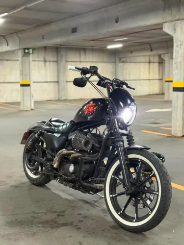 Harley-Davidson 883