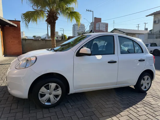 Nissan March S 1.0 16V Flex Fuel 5P 2013