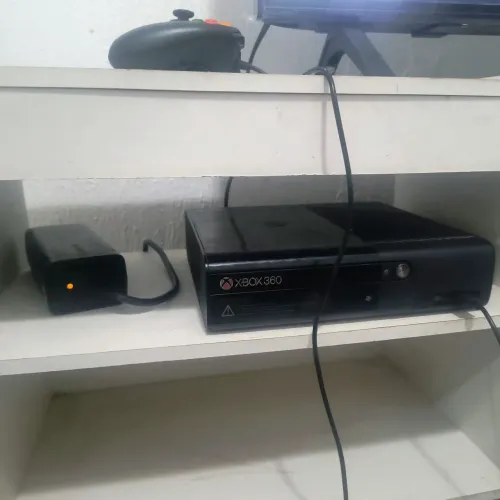 XBOX 360 Slim (BLOQUEADO)