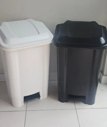 Lixeiras de Plástico