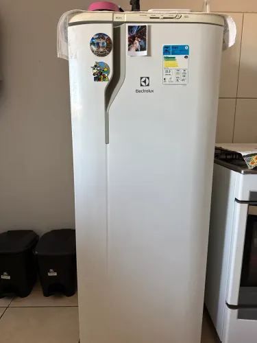 Geladeira Electrolux RE31 Seminova