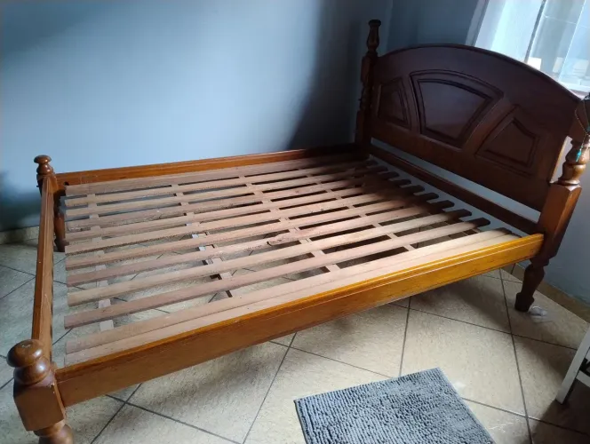 Cama casal em angelim 