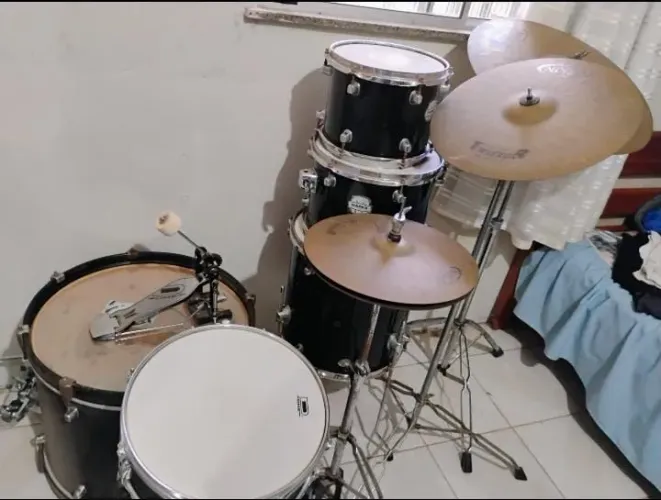 BATERIA DE PERCUSSÃO 