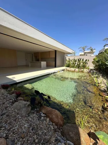Casa de condomínio à venda, no Veredas, com 3 suítes e lago