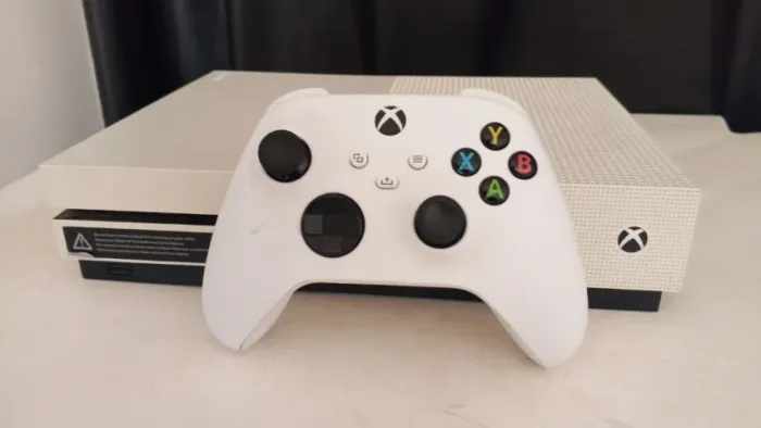 Xbox One S + Controle - Completo e Funcionando