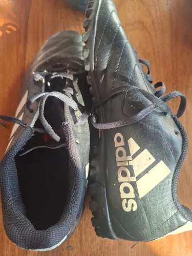 Chuteira adidas