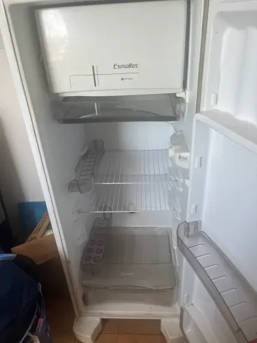 Geladeira Esmaltec