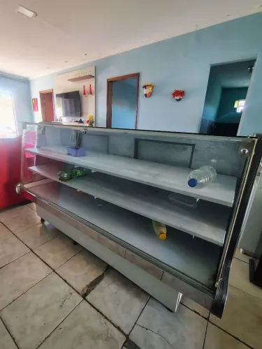 Vitrine refrigerada placa fria gelando muito. 2 metros de comprimento