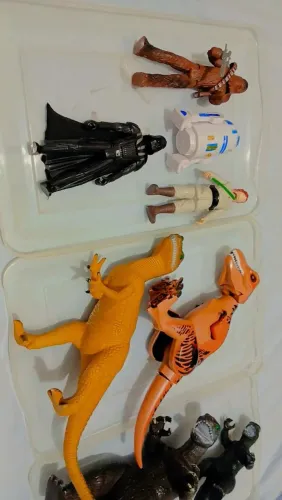 Lote de brinquedos - STAR WARS, GODZILA, T-REX
