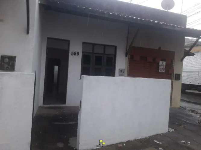 Monte Castelo Casa Plana 90m² com 2 Quartos, Sala, Cozinha, 2 Wc social, Área de serviço.
