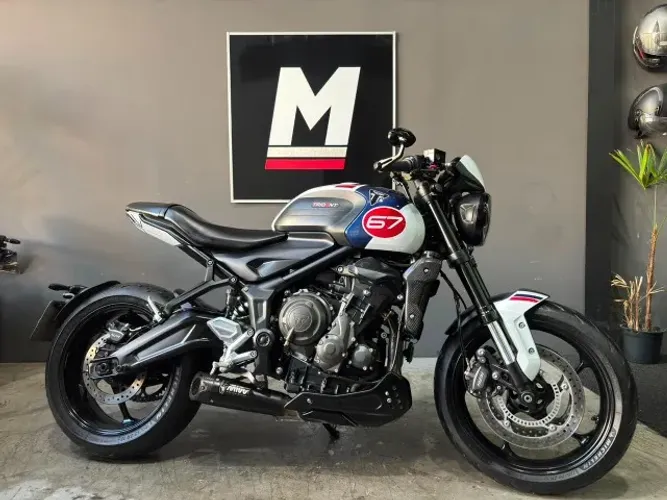 TRIUMPH TRIDENT 660 TRIPLE TRIBUTE EDITION 2025 13.000km - Único dono - Acessórios