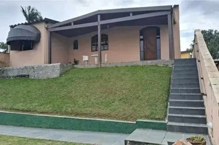 Oferta Imperdível em Condomínio Fechado e no ponto mais valorizado da Granja Vianna, a ape