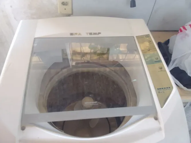 Vendo máquina de lavar rolpa que as vezes fundido.tem vez que para e volta a funciona
