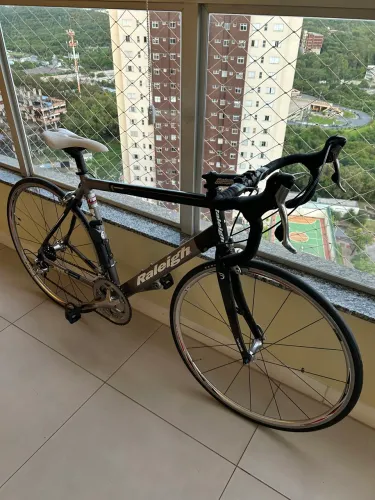 Bicicleta Speed Raleigh RC6000 Alumínio/Carbono - Shimano 105 - Tam 53