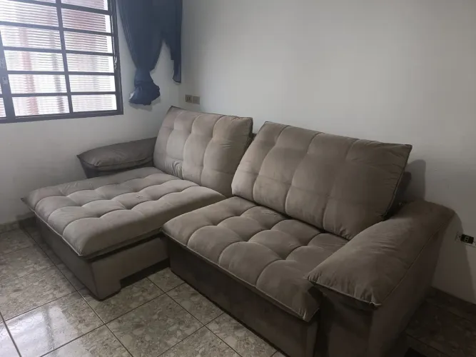 Em perfeito estado de conservação.Sofá retrátil 2,90 de largura