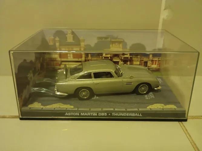 Miniatura aston martin db5 thunderball james bond 007 1:43