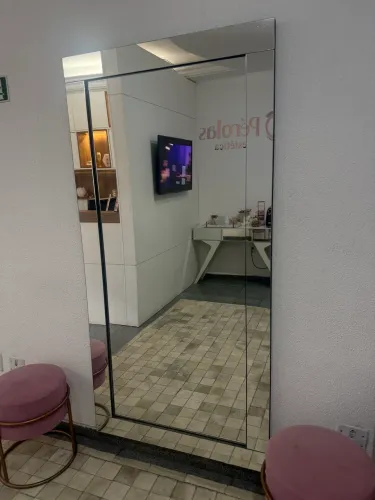 Espelho moderno com moldura espelhada