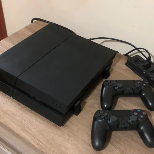 PS4 500gb FAT COM 2 CONTROLES DUALSHOCK (CONTÉM A CAIXA)