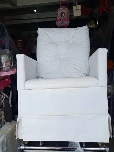 Poltrona no courino branco
