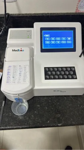 Bioquímico semi automático