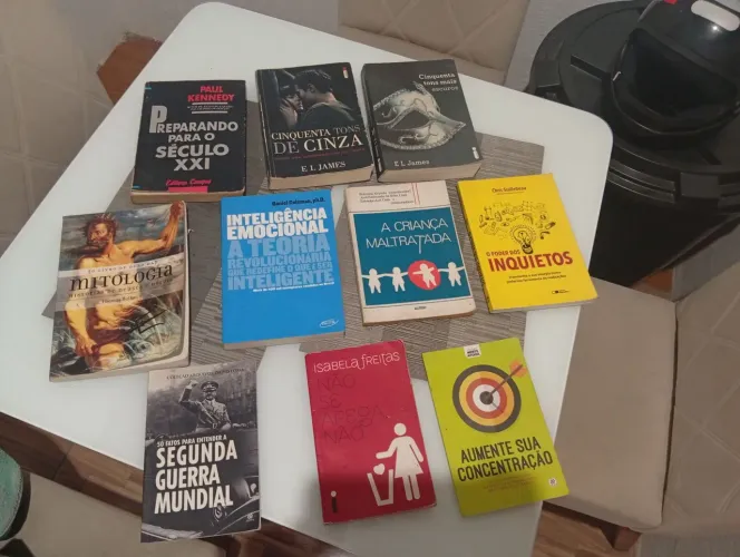 10 livros usando e bem conservados