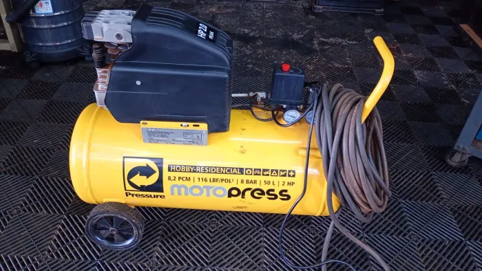Compressor Pressure 8bar/ 50L / 2H semi novo 