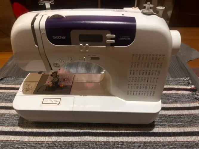 Máquina de costura computadorizada Brother CS6000i