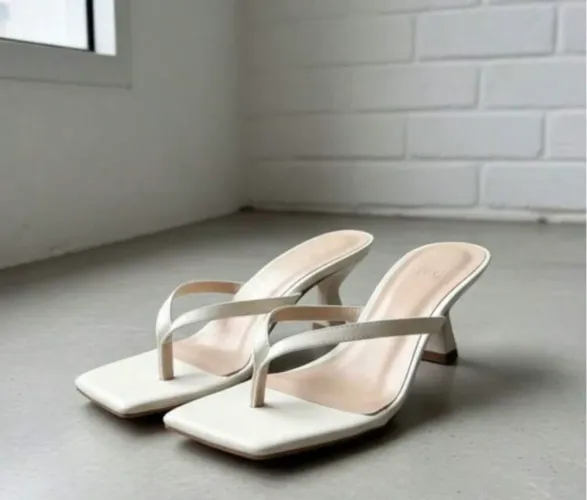 Salto branco 35 NOVO