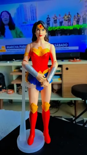 Mulher maravilha articulada