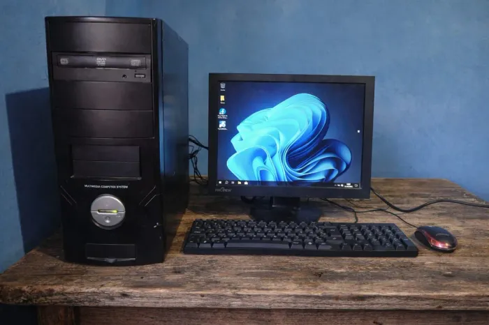 COMPUTADOR COMPLETO/4GB RAM/MONITOR 17/ENTREGO