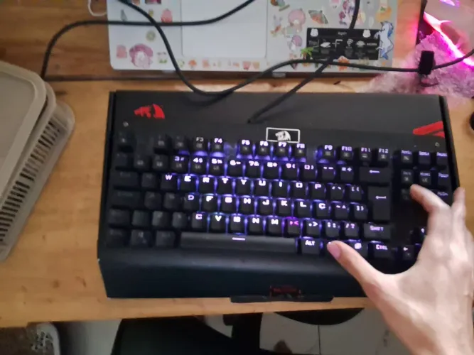 Teclado Mecanico de alto desempenho Redragon Dark Avenger, RGB, ABNT2, Switch Brow