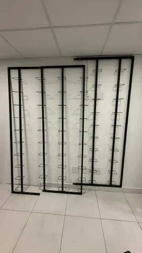EXPOSITOR DE CALÇADOS
