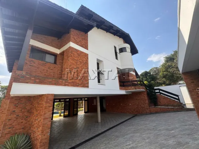 Sobrado em Mairipora, com 3 suítes, 3 salas, piscina, 6 vagas, vista para Cantareira.