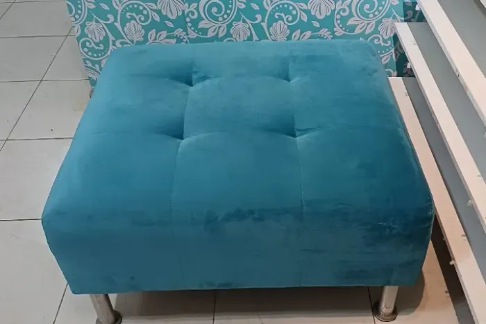 Bancos estofados em tecido veludo na cor TIFFANY. Excelente estado.
