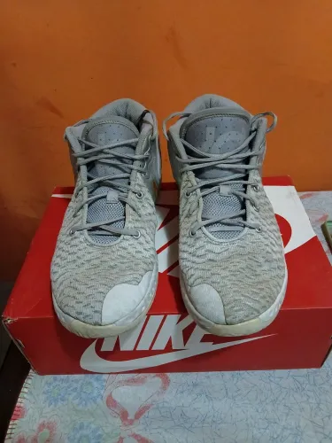 Tênis nike renew.
