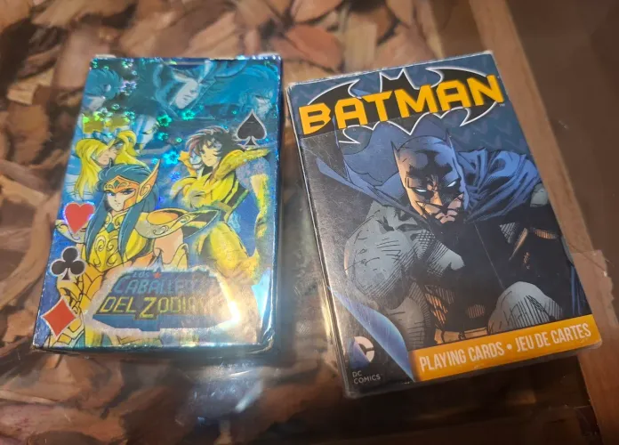 Baralho cavaleiros Zodíaco + batman