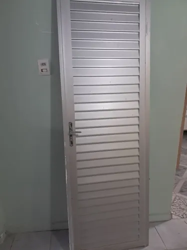 vendo essa porta de alumínio