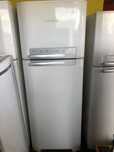 Geladeira Electrolux DF50 Frost free
