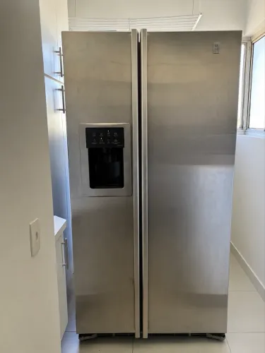 Geladeira duas portas GE c/ máquina de gelo