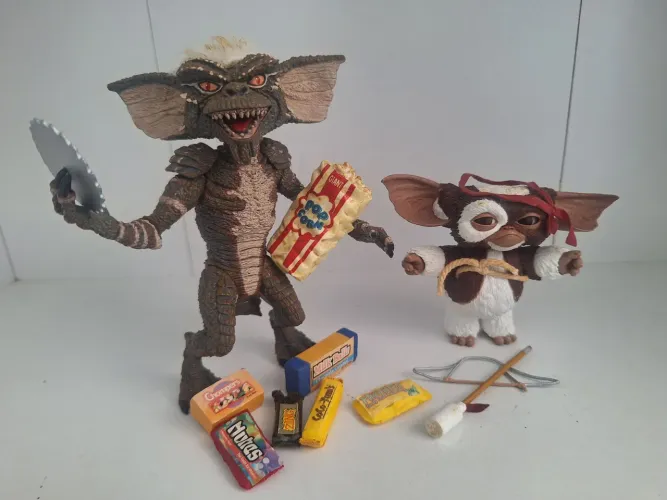 Pack 2 Bonecos, Gizmo E Gremilins Clássico Neca 12 Cm